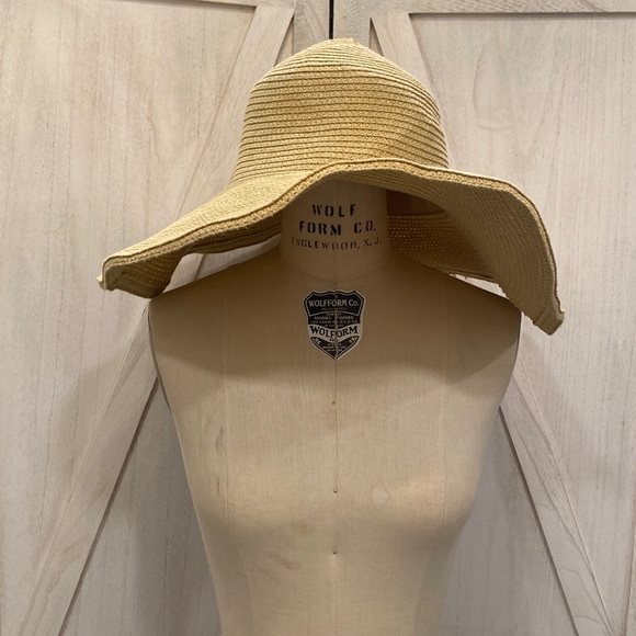 3/$20 100% paper sunhat - Picture 1 of 5